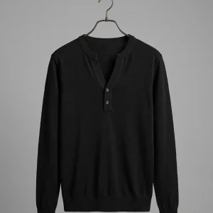 Man wearing black henley t-shirt with button neckline casual style